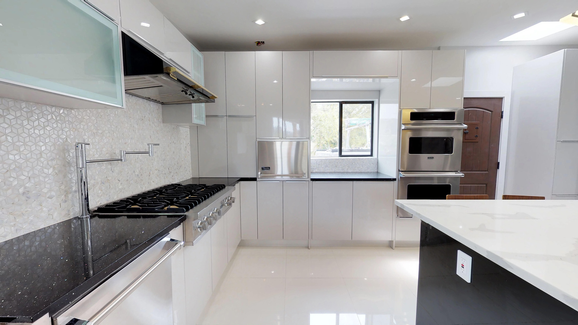 01_Glossy_White_Slab.jpg
