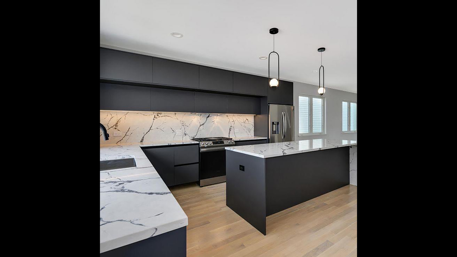 01_Glossy_White_Slab.jpg