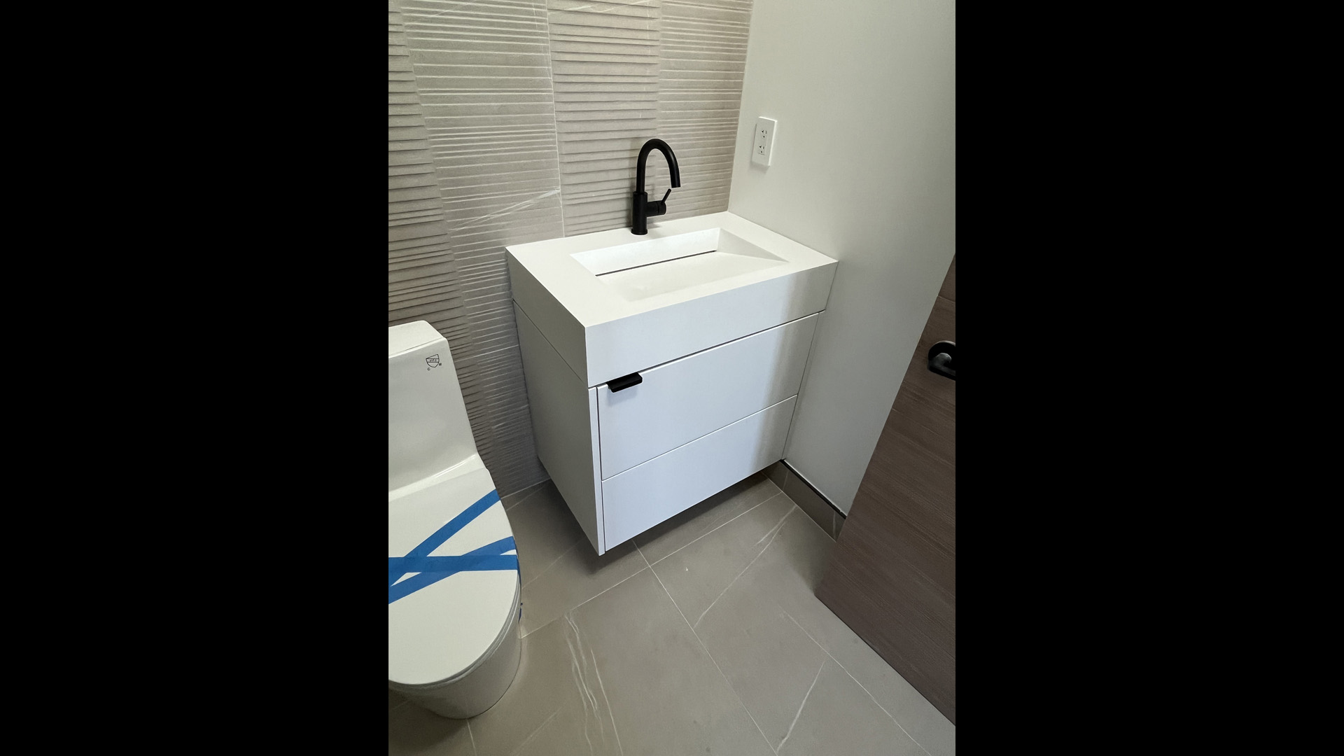 01_Glossy_White_Slab.jpg