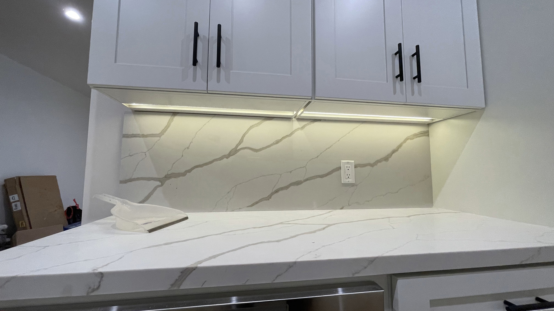 01_Glossy_White_Slab.jpg