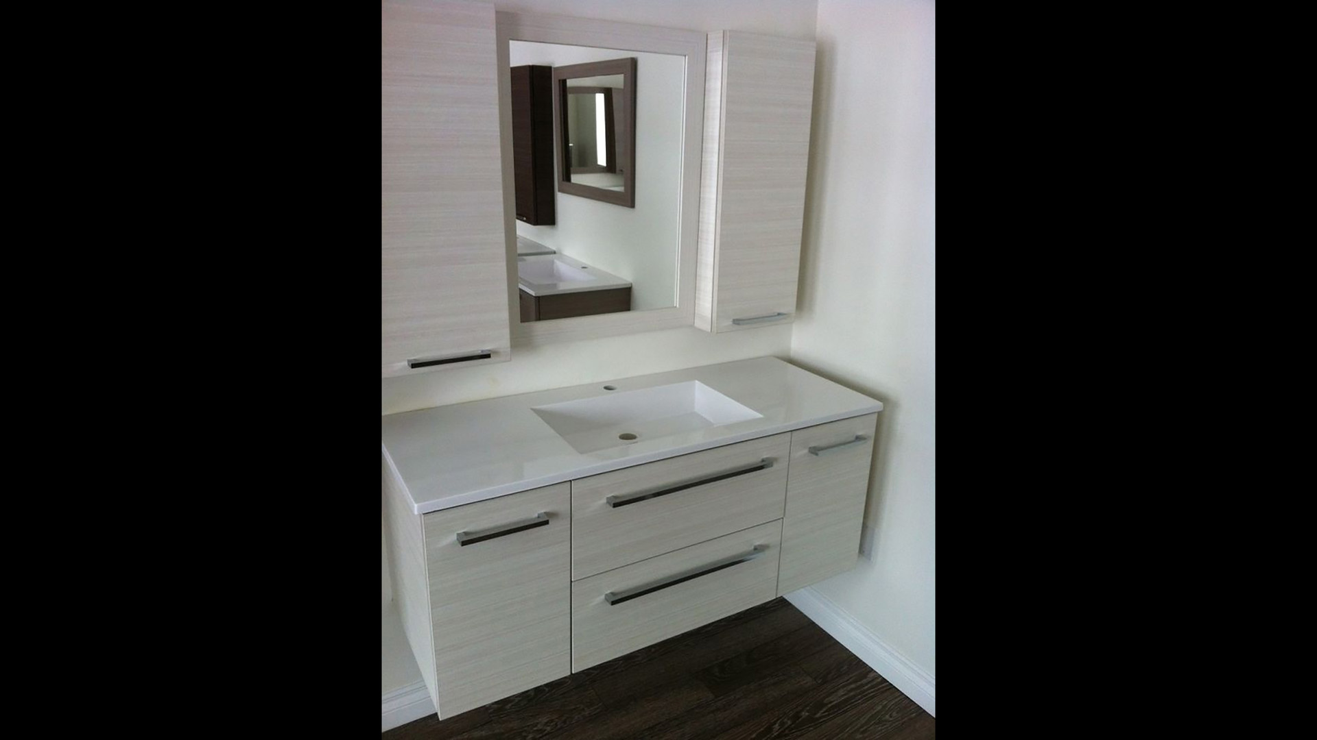 01_Glossy_White_Slab.jpg