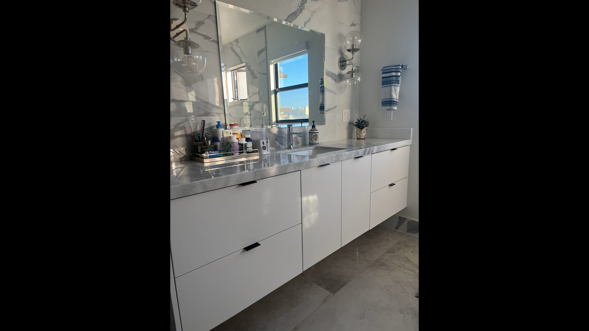 01_Glossy_White_Slab.jpg