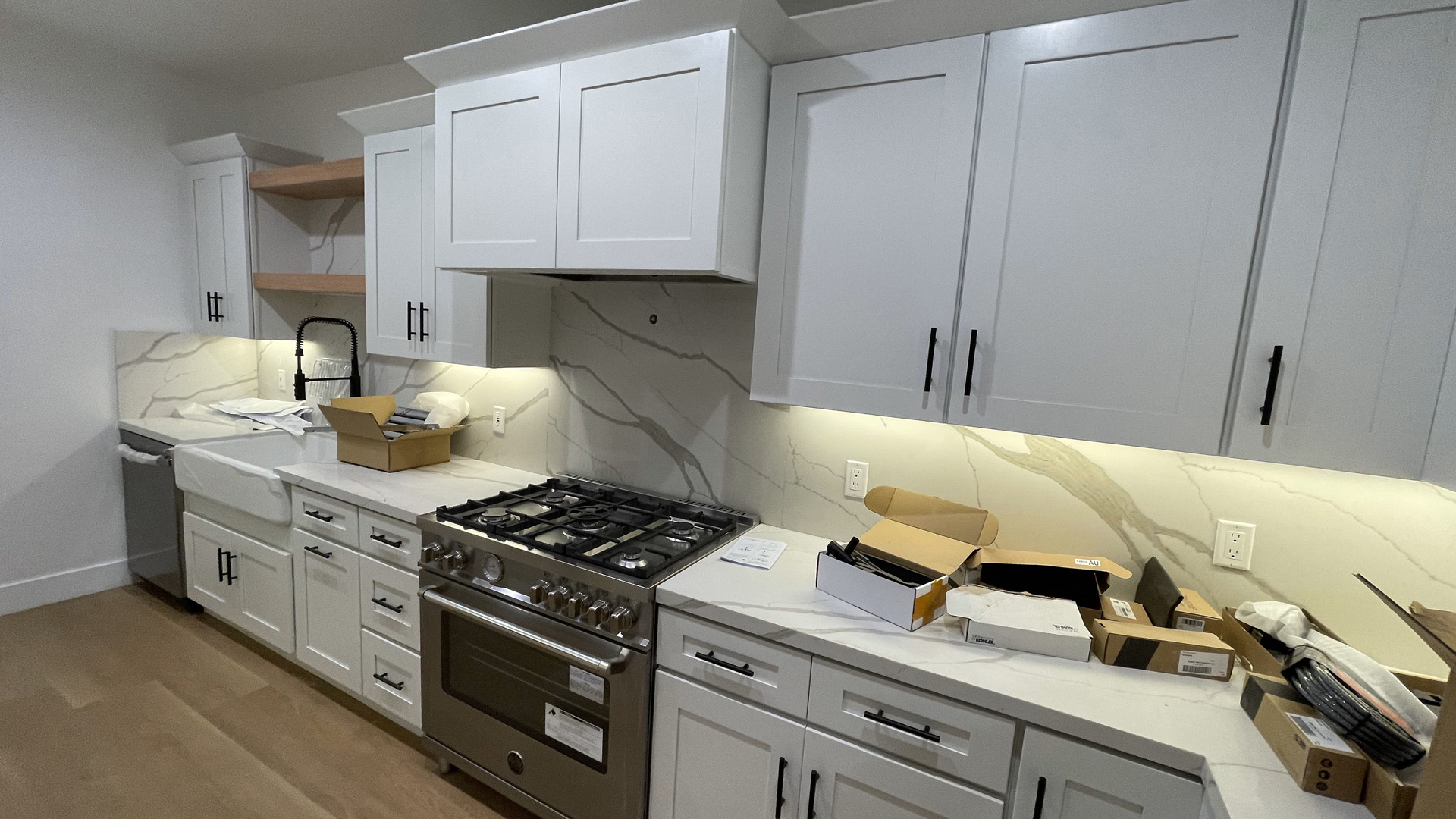 01_Glossy_White_Slab.jpg
