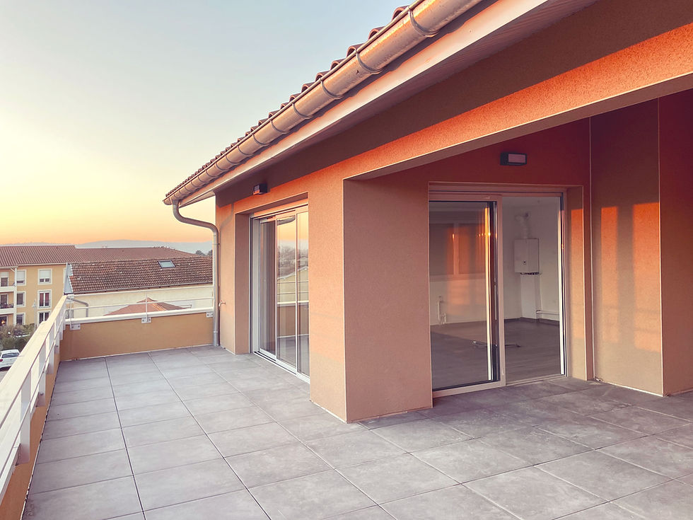 Terrasse au dernier étage d'un immeuble résidentiel 