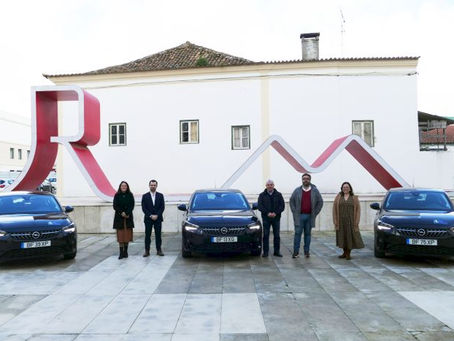 CÂMARA DE RIO MAIOR RENOVA FROTA AUTOMÓVEL COM VIATURAS ELÉTRICAS 