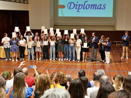 ALUNOS DA ESCOLA SECUNDÁRIA SÁ DA BANDEIRA RECEBERAM DIPLOMAS DE MÉRITO