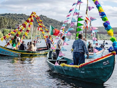 DEZENAS DE EMBARCAÇÕES RECEBEM BÊNÇÃOS EM CONSTÂNCIA