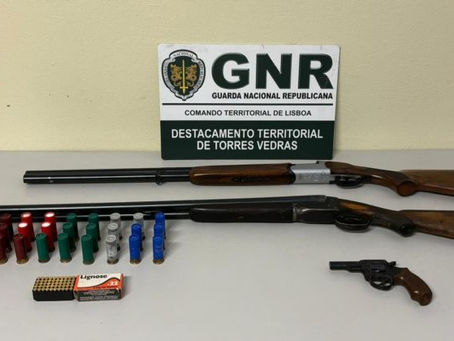 TORRES VEDRAS: GNR APREENDE ARMAS E MUNIÇÕES A HOMEM DE 77 ANOS EM CASO DE VIOLÊNCIA DOMÉSTICA