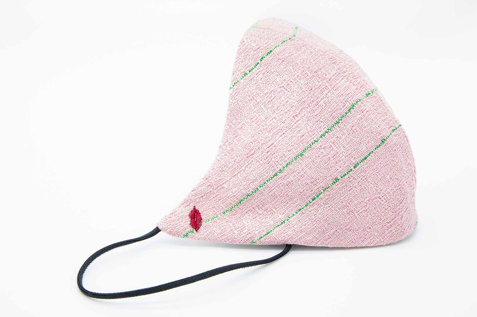 Miniatura: Mascherina protettiva rosa in tela di cotone fatta a mano. Rivestimento e filtro antigoccia. Lavabile e riutilizzabile.