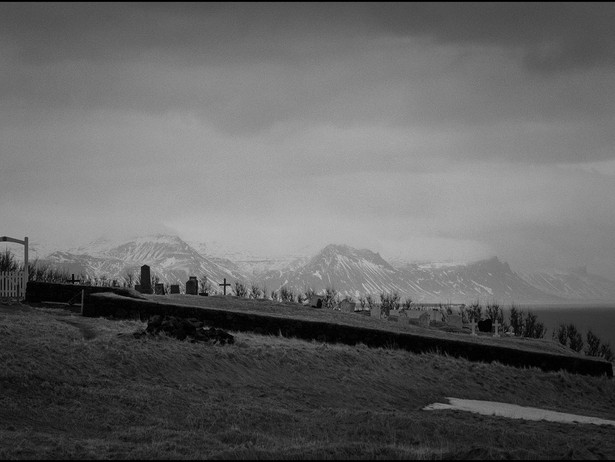 2017-01 Mountains Graves (Iceland) BW.jp