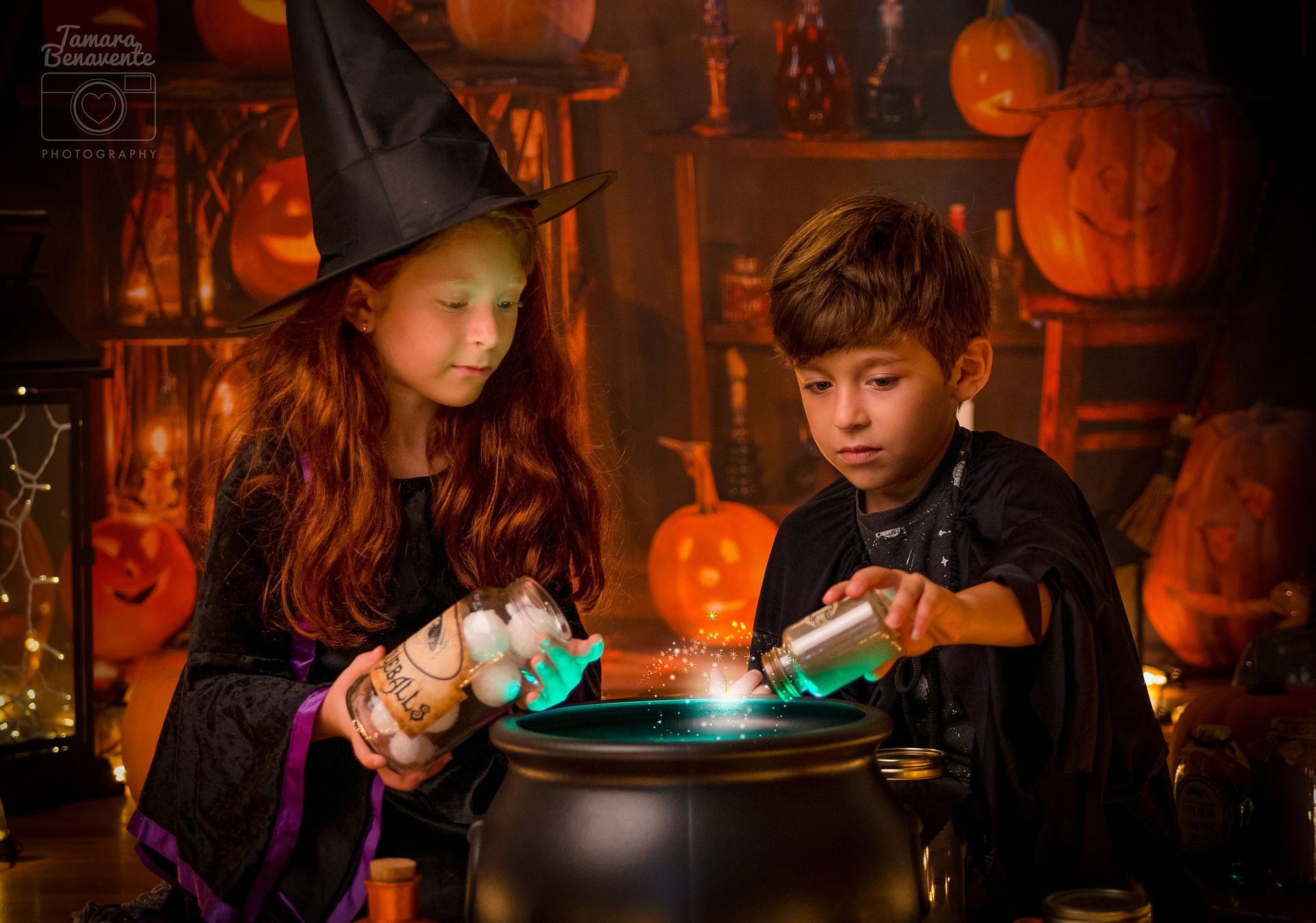 Halloween portrait, children making magic potion, children photographer, Miami, Miami photographer, Halloween, mini session