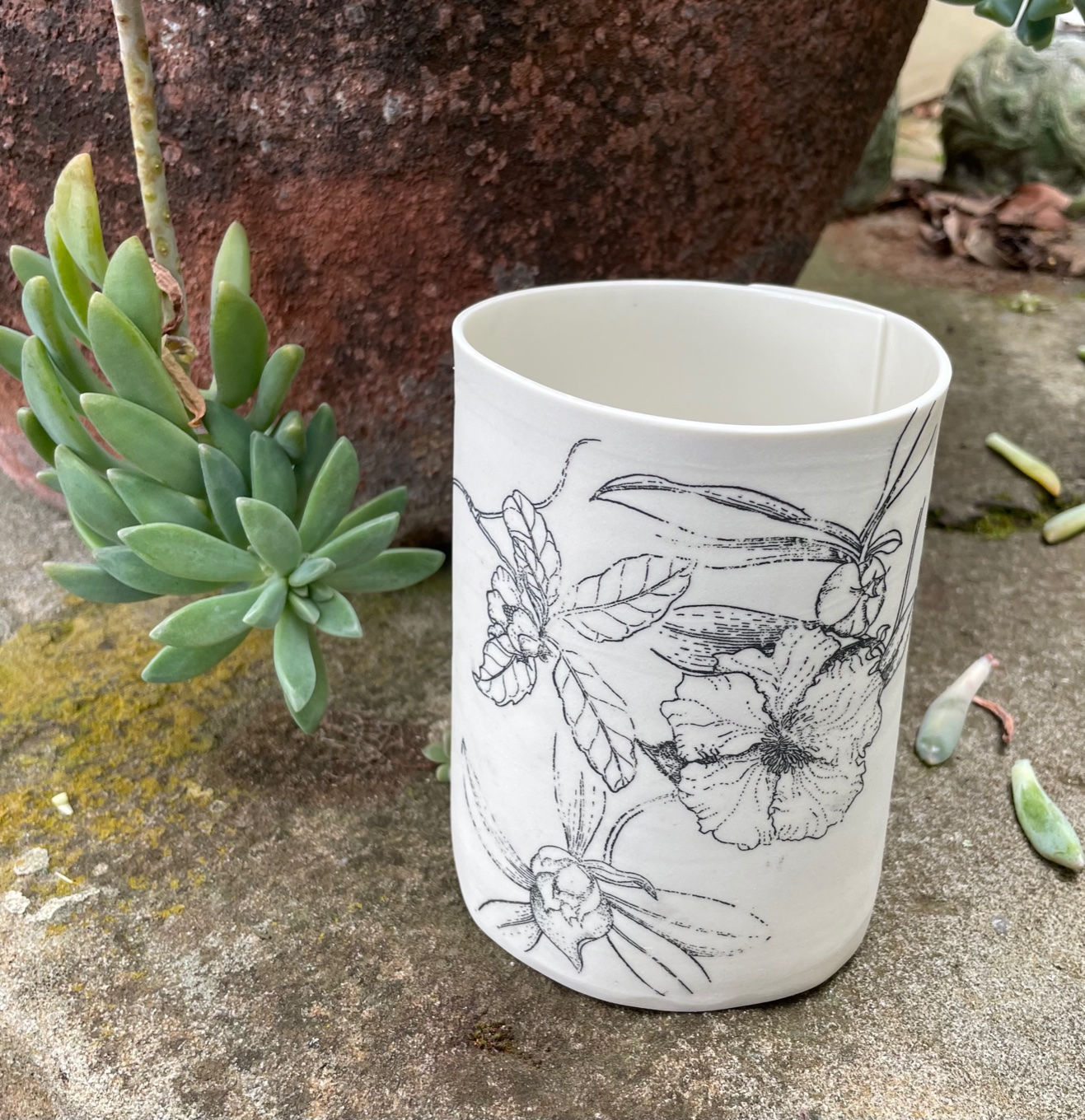 Samantha Robinson illuminator Vase SHORT  B&W - Native Hibiscuss