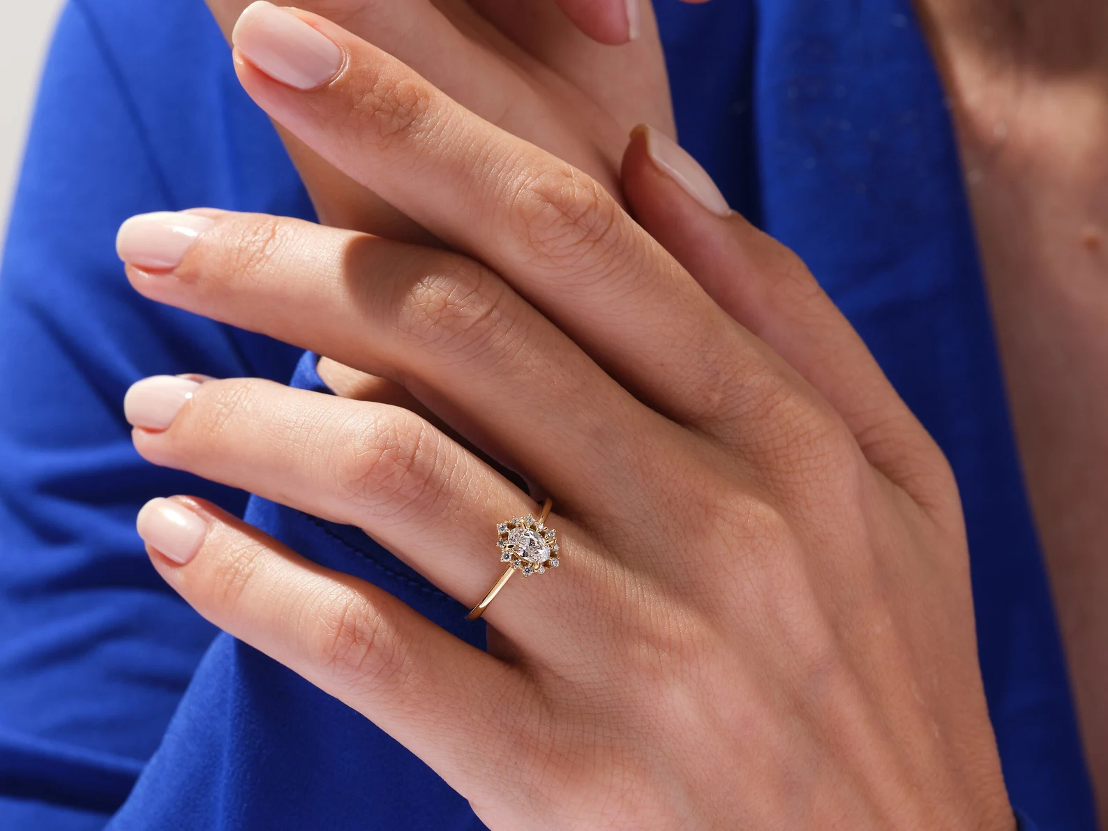 Oval shaped outlet promise rings