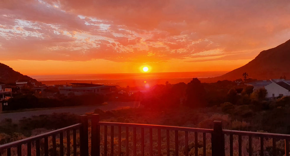 DunRoaming stunning orange and red sunset 