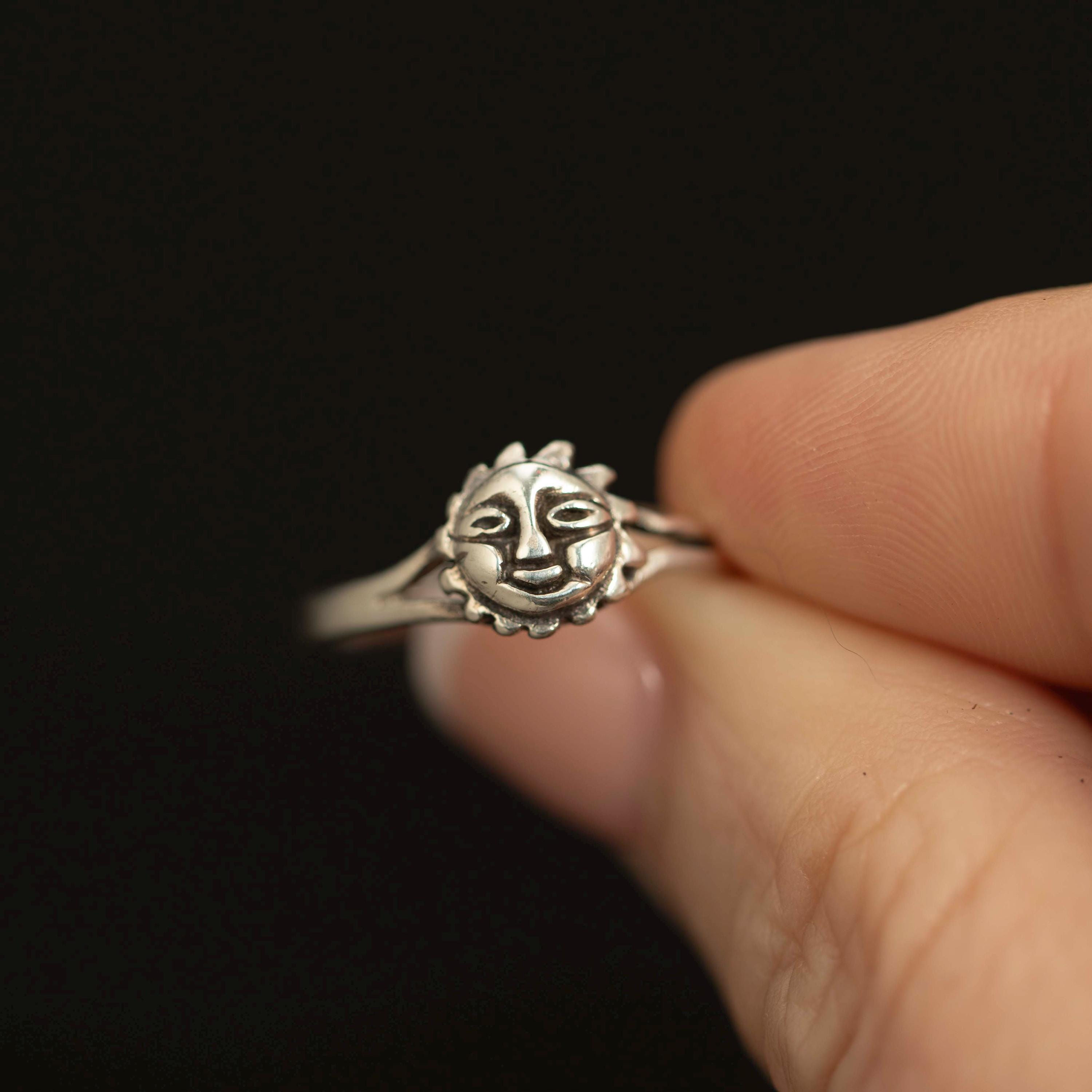 Sterling Silver Sun Face Ring · Celestial Motif · Vintage Minimalist Band