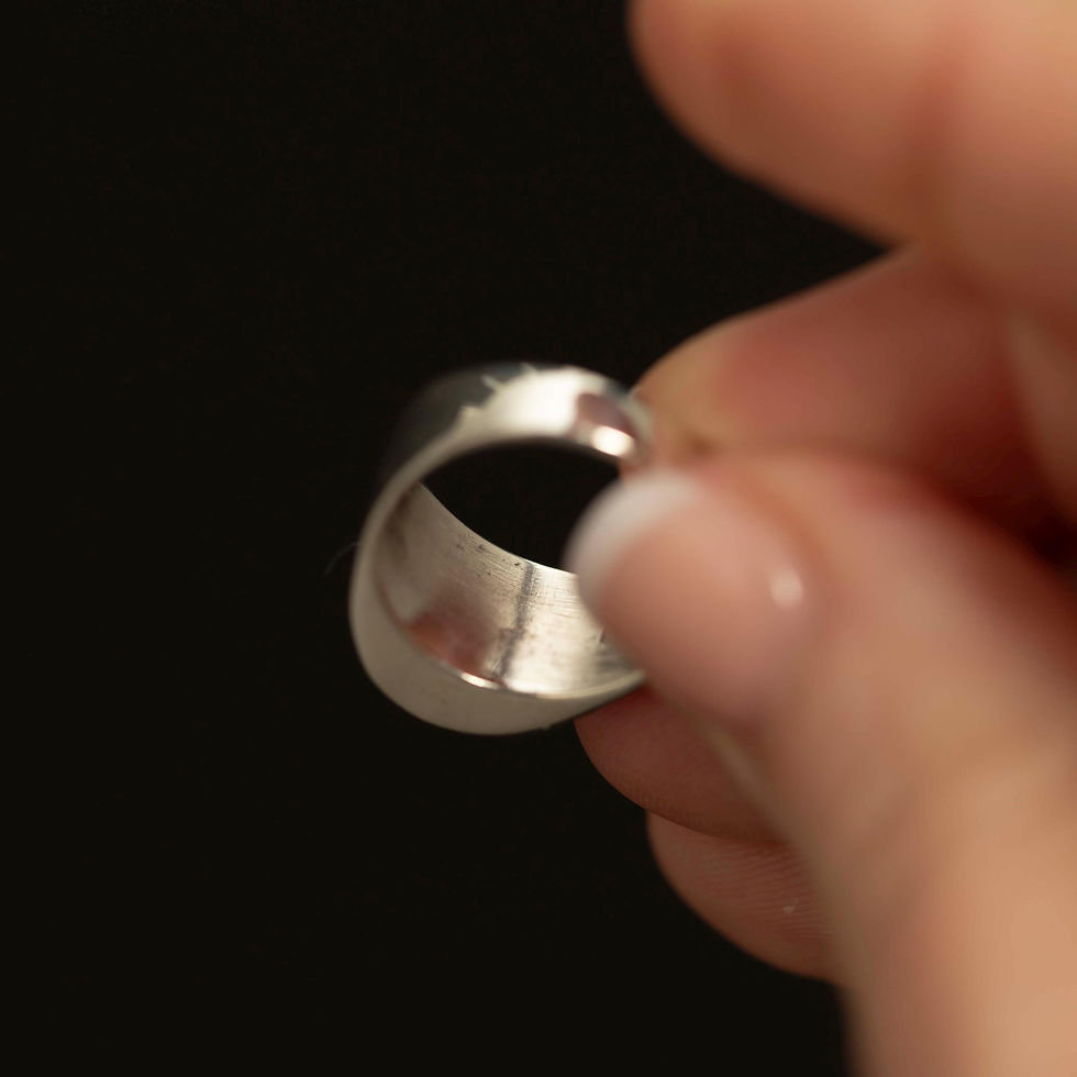 Thumbnail: Side profile showing polished silver band shape