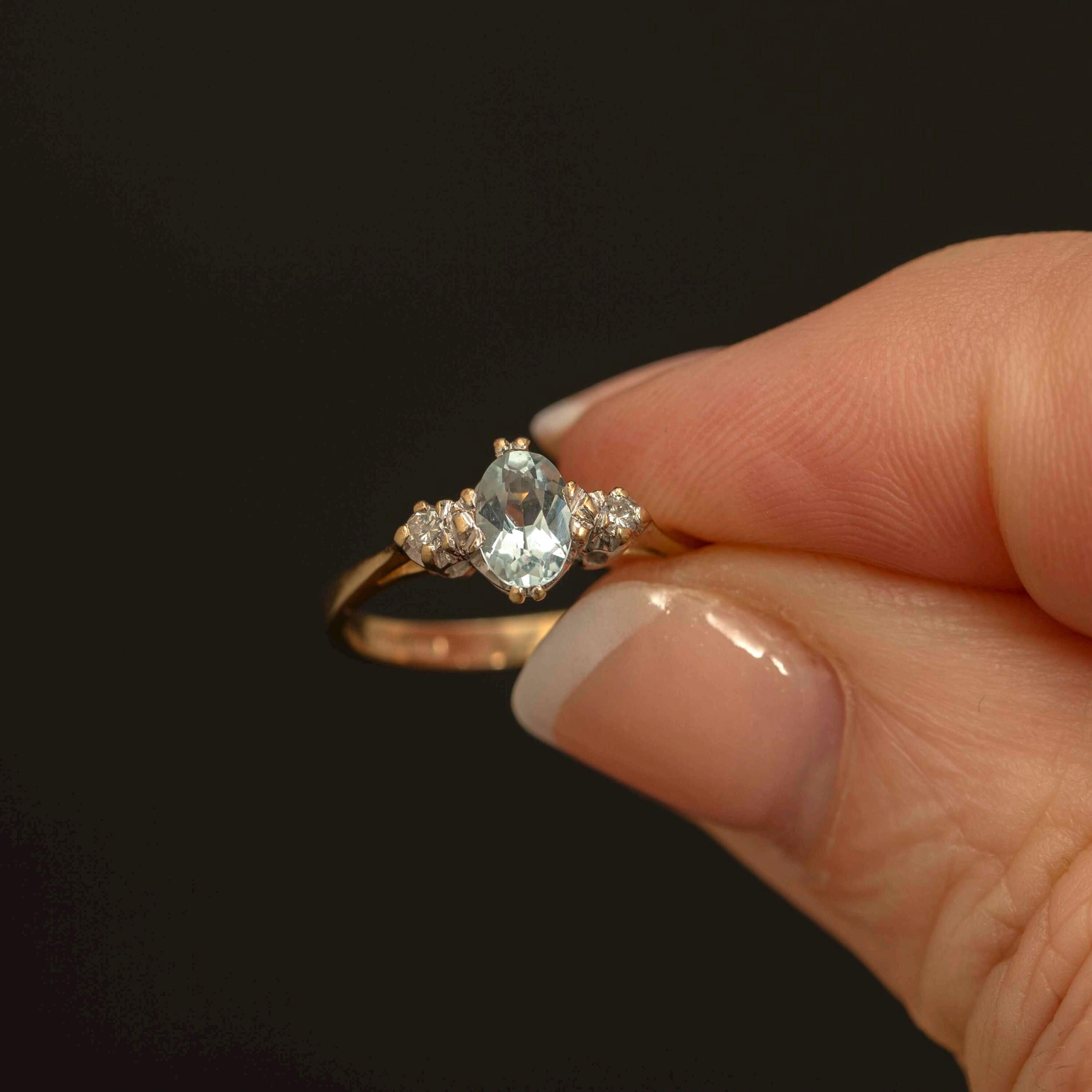 9k Gold Aquamarine & Diamond Ring · Oval Aquamarine Engagement · Size 4.75