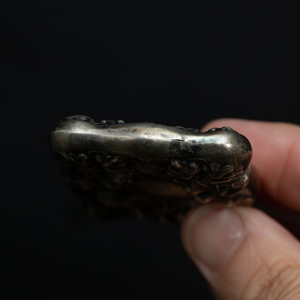 Thumbnail: Sterling Silver Victorian Nouveau Match Safe Vesta Case with Floral Motifs