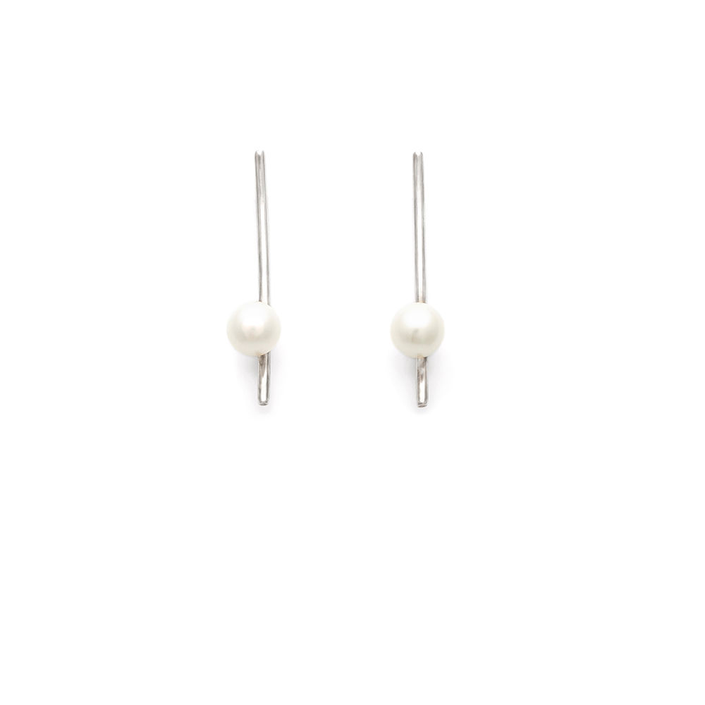 no.1 medium Pearl silver earrings