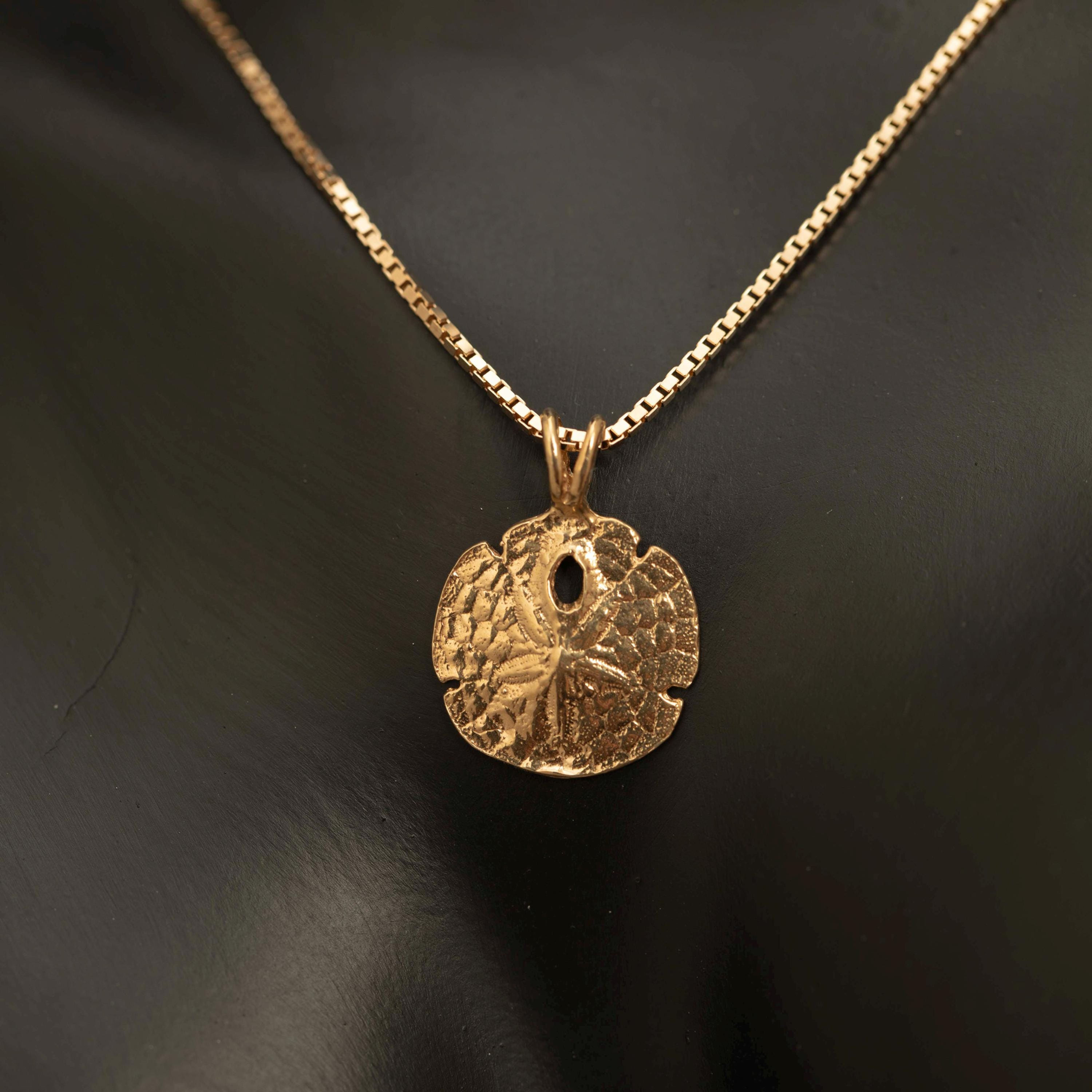 Vintage 10K Gold Sand Dollar Pendant · Coastal Beach Charm