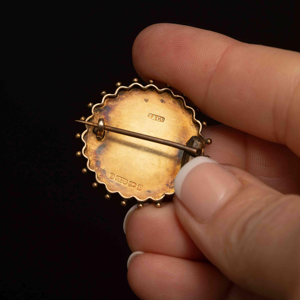 Thumbnail: 9kt Gold Victorian Brooch: Flower Vines, Wire Work, Scalloped Edges, 1890