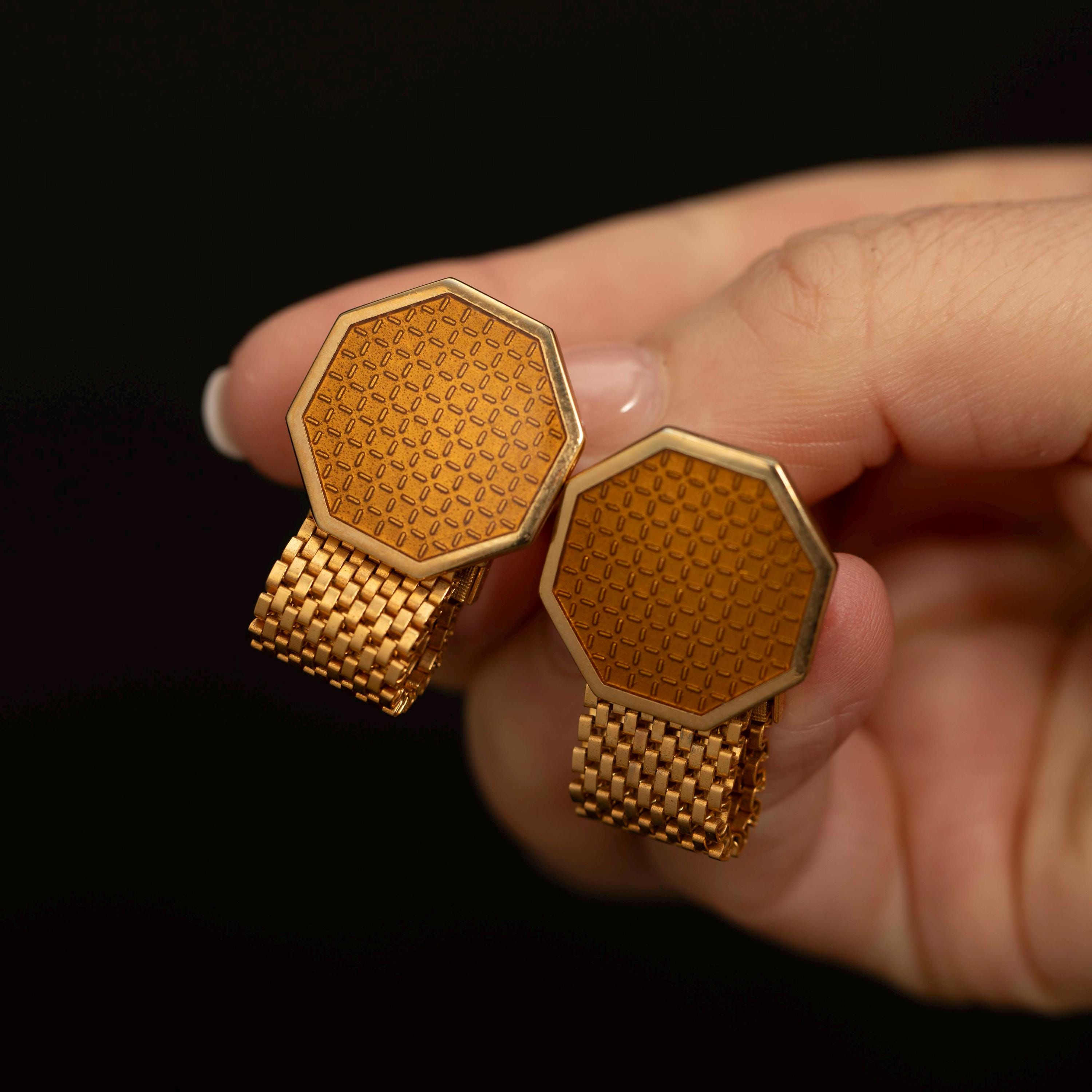 Vintage Swank Gold Mesh Wrap Cufflinks · Octagon Textured Face