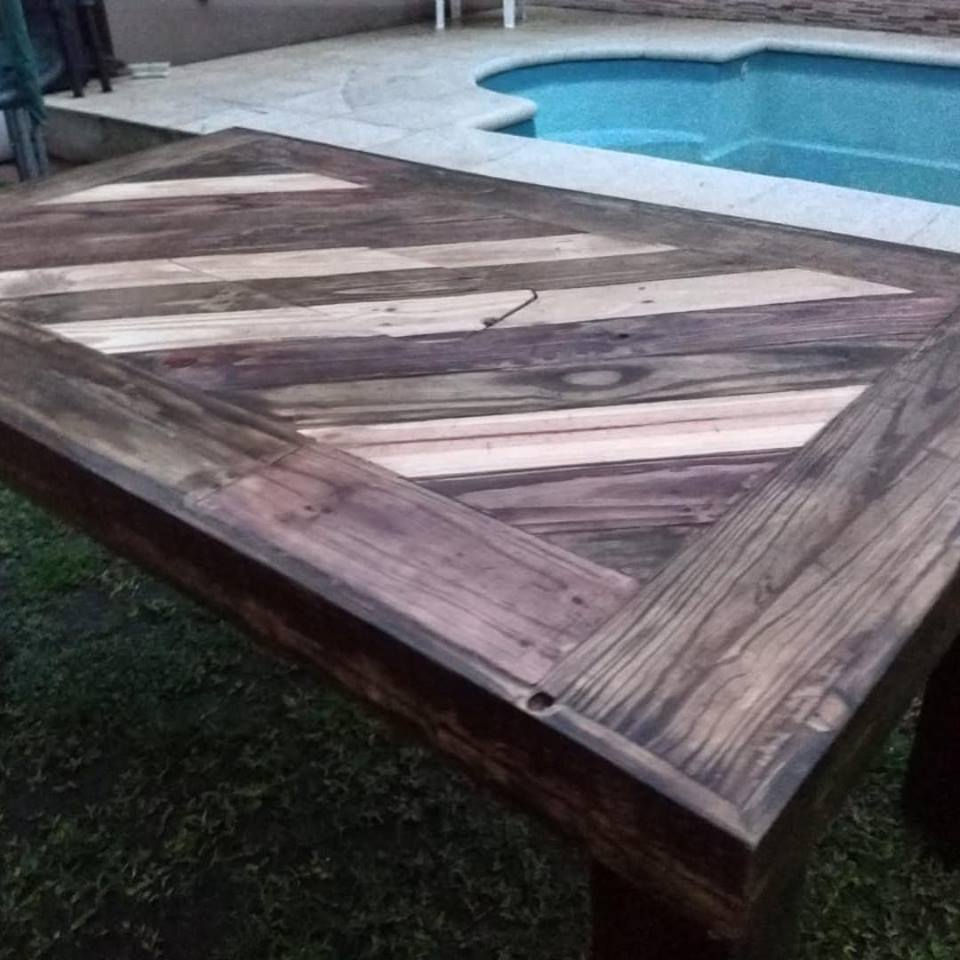Miniatura: Mesa de brindis
