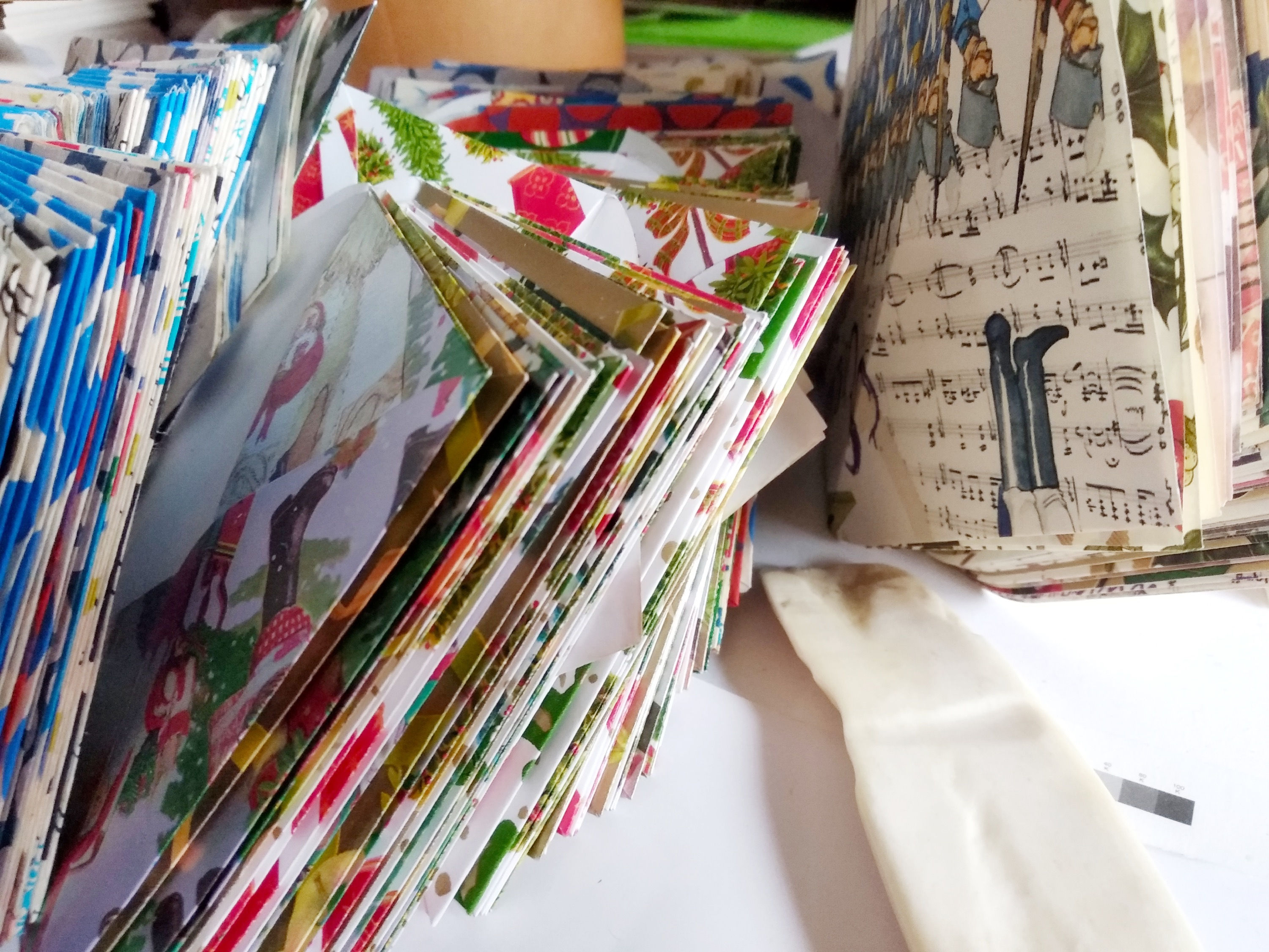 Sobres 9 x 14 solapa de pico. Papeles decorativos de alta calidad.