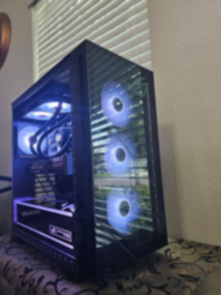 🔥 RTX 5070 • Ryzen 7 7700X • 240mm AIO • 2TB • ASUS ROG G700