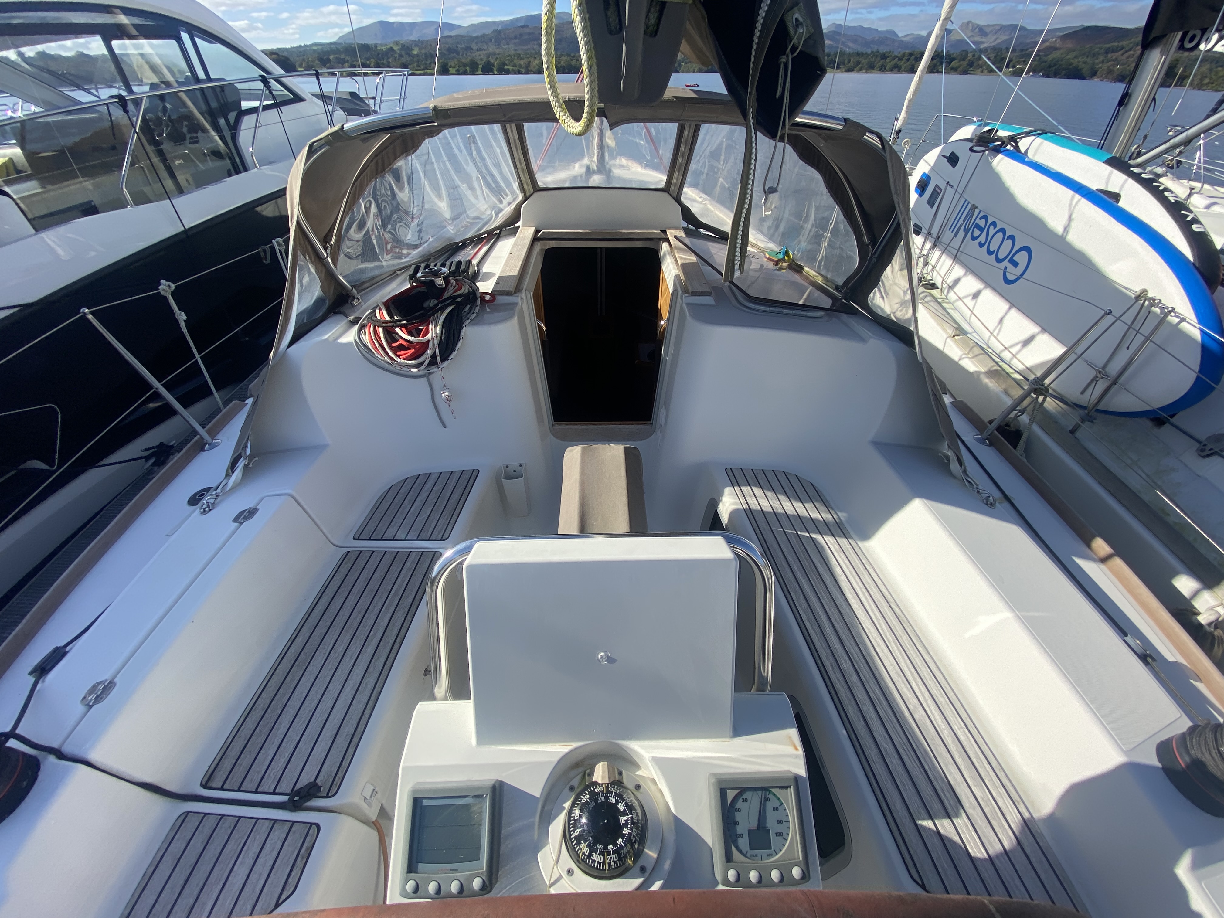 2012 Jeanneau SUN ODYSSEY 33i image 3
