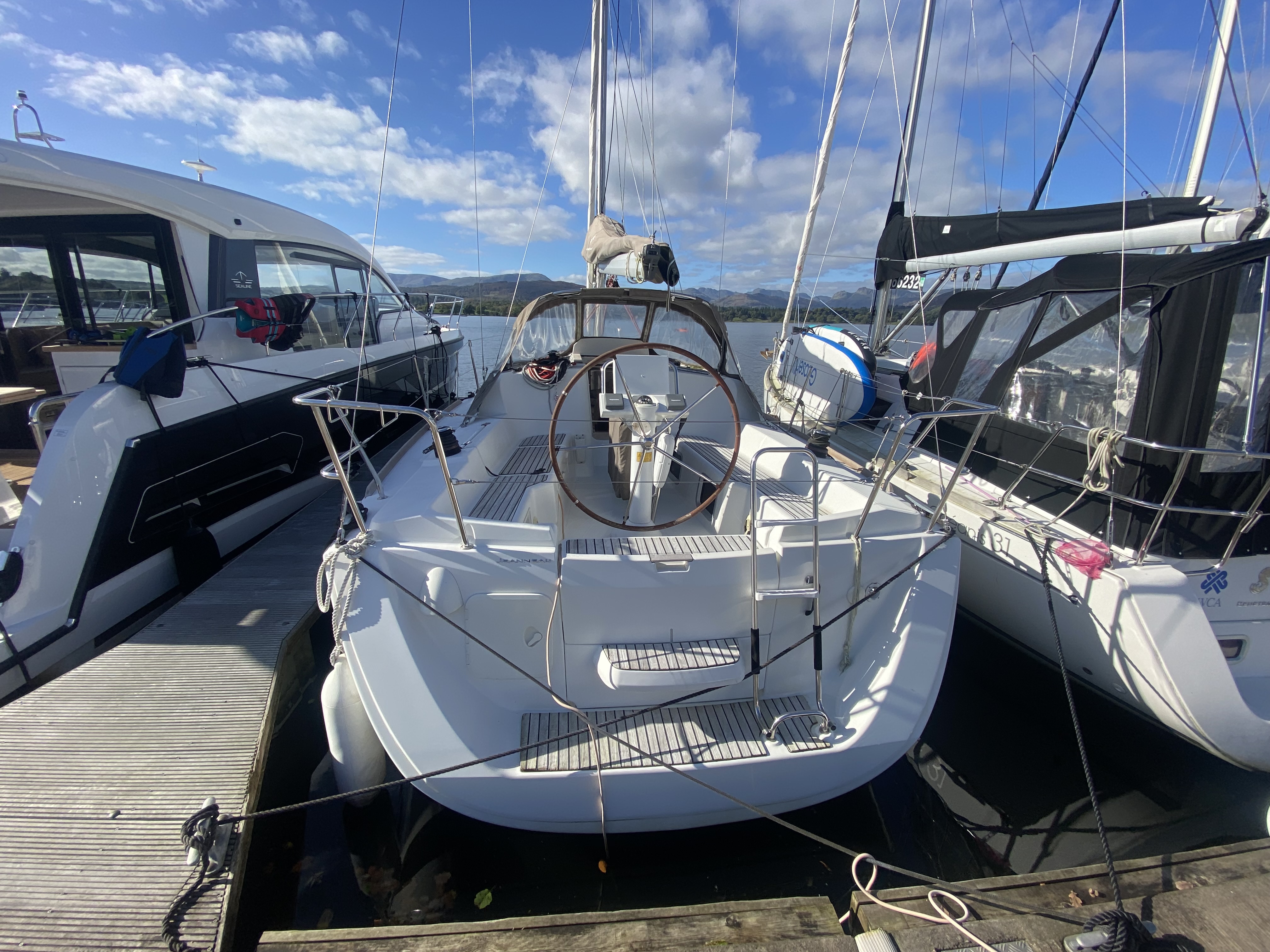 2012 Jeanneau SUN ODYSSEY 33i image 2