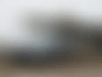 Aston Martin mit Lackschutzfolie (PPF) und Scheibentönung am Flughafen Zürich – SHIELDX Films