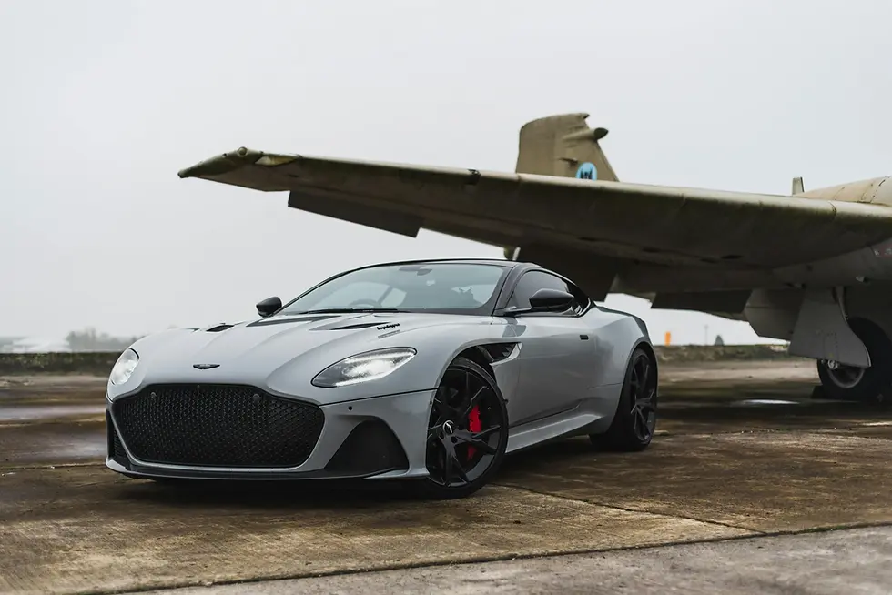Aston Martin mit Lackschutzfolie (PPF) und Scheibentönung am Flughafen Zürich – SHIELDX Films