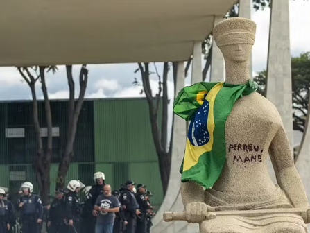 Moraes liberta idosas presas por atos de 8 de janeiro após descumprimento de regras