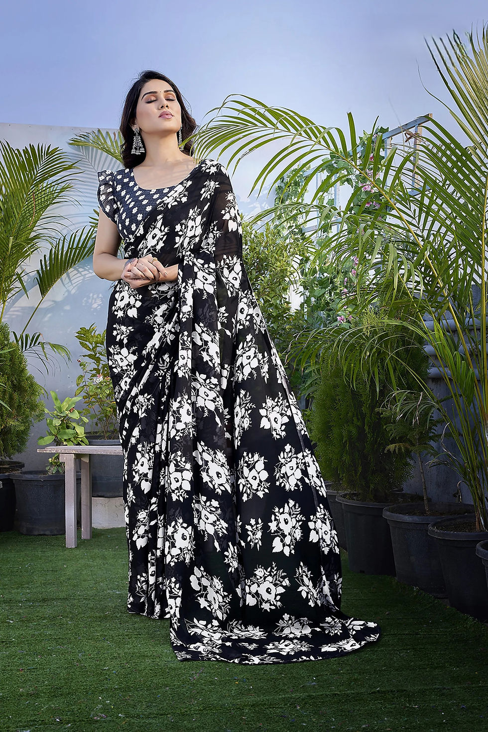 Black & White Floral Printed Georgette Saree for Women – Elegant Designer Party Wear Saree with Matching Blouse Piece Lightw