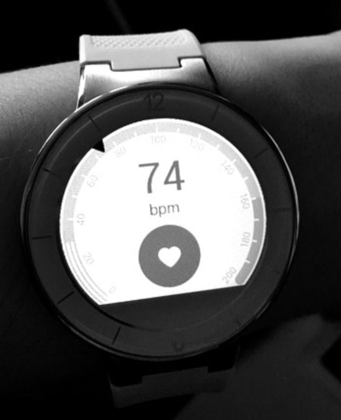 Montre sportive, fréquence cardiqaue, coeur, chiffre, noir et gris