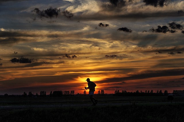 Coureur soleil fin de journée