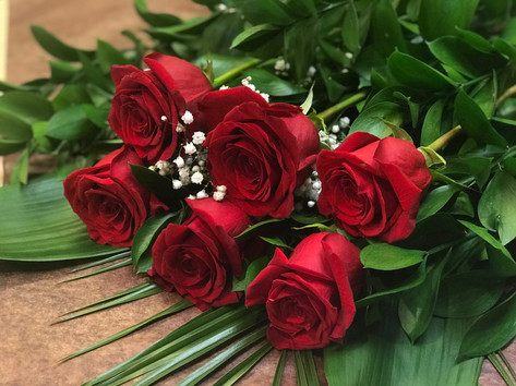 6 roses rouges 52$