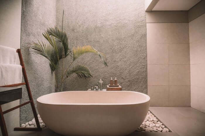 A tropical themed bathroom