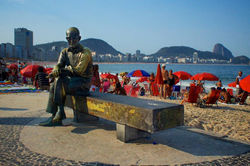 estatua-de-carlos-drummond-de-andrade-rio-de-janeiro