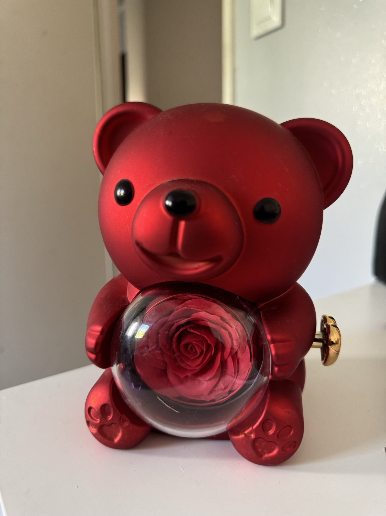 Boîte à musique ourson avec rose éternelle rouge