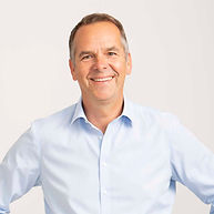 dr-stephan-barth-mensch-lachend-scaled.jpg