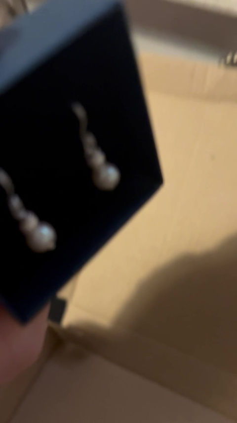 Thumbnail: Silver sparkle chandelier hook earrings freshwater Pearl corrugated bead 