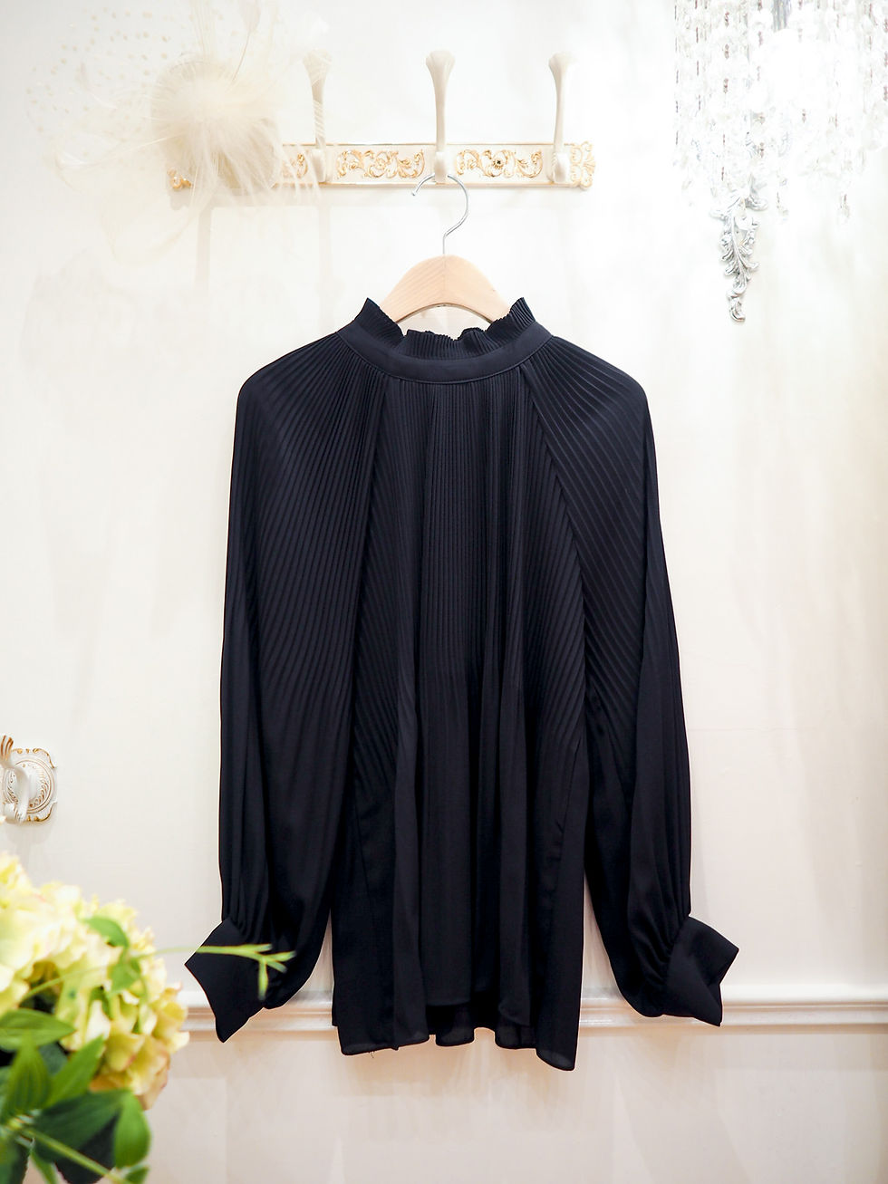 Thumbnail: Pleats Chiffon Blouse (Creamywhite)