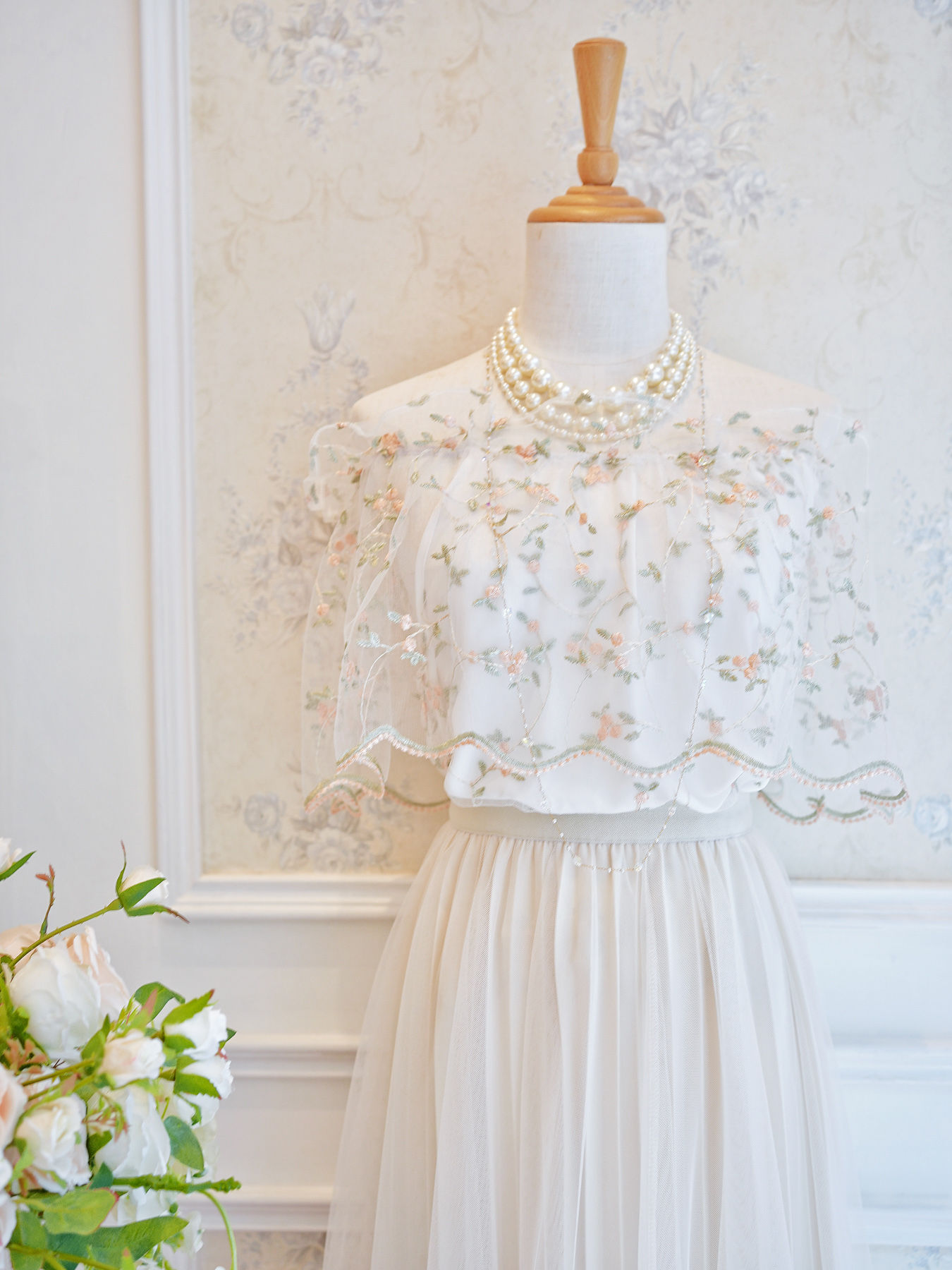 The 2WAY Embroidery Blouse