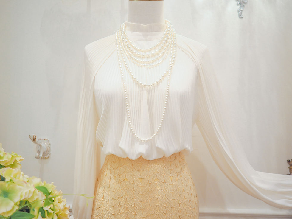 Thumbnail: Pleats Chiffon Blouse (Creamywhite)