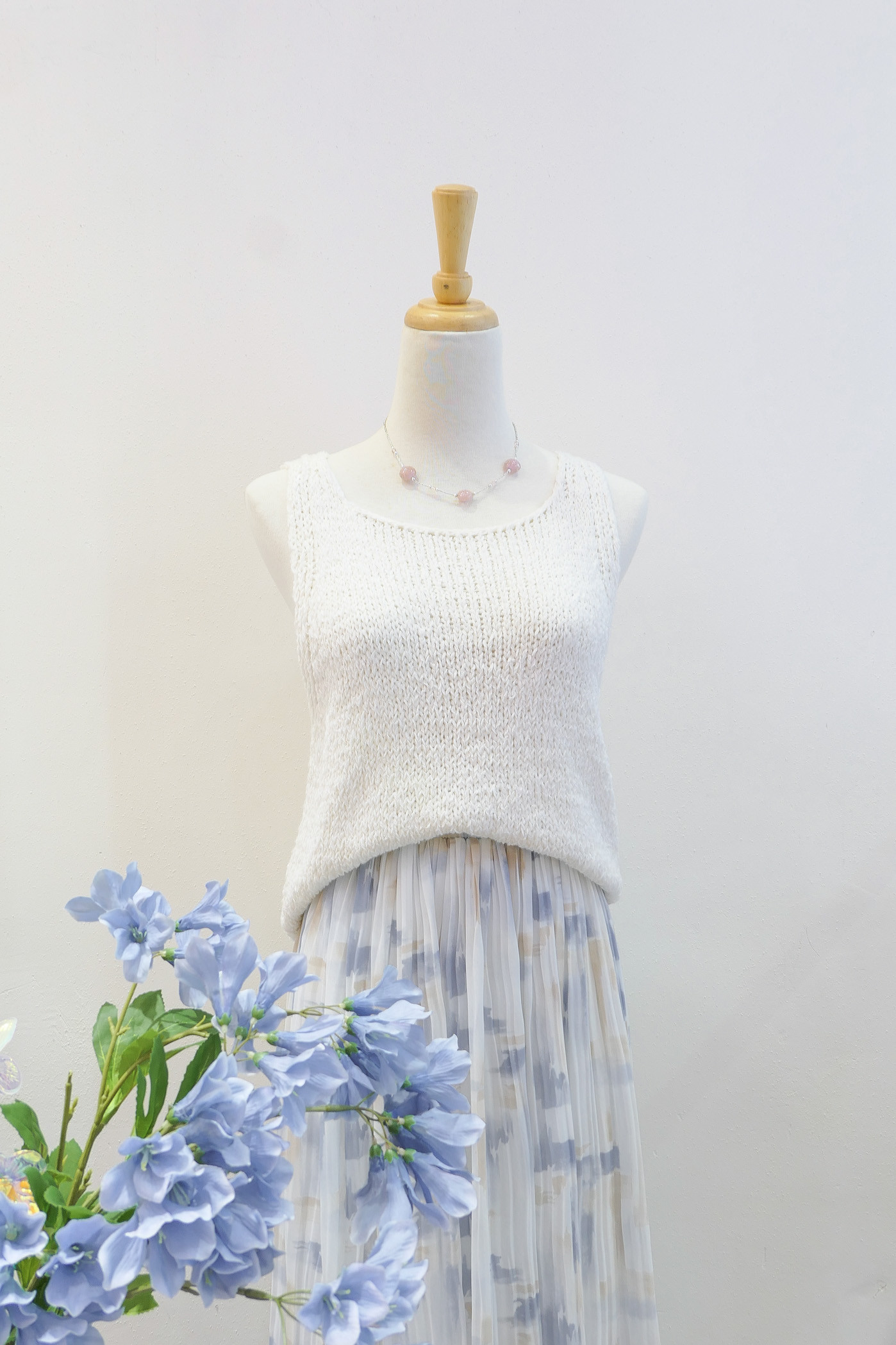 thedailywhiteknittedvest