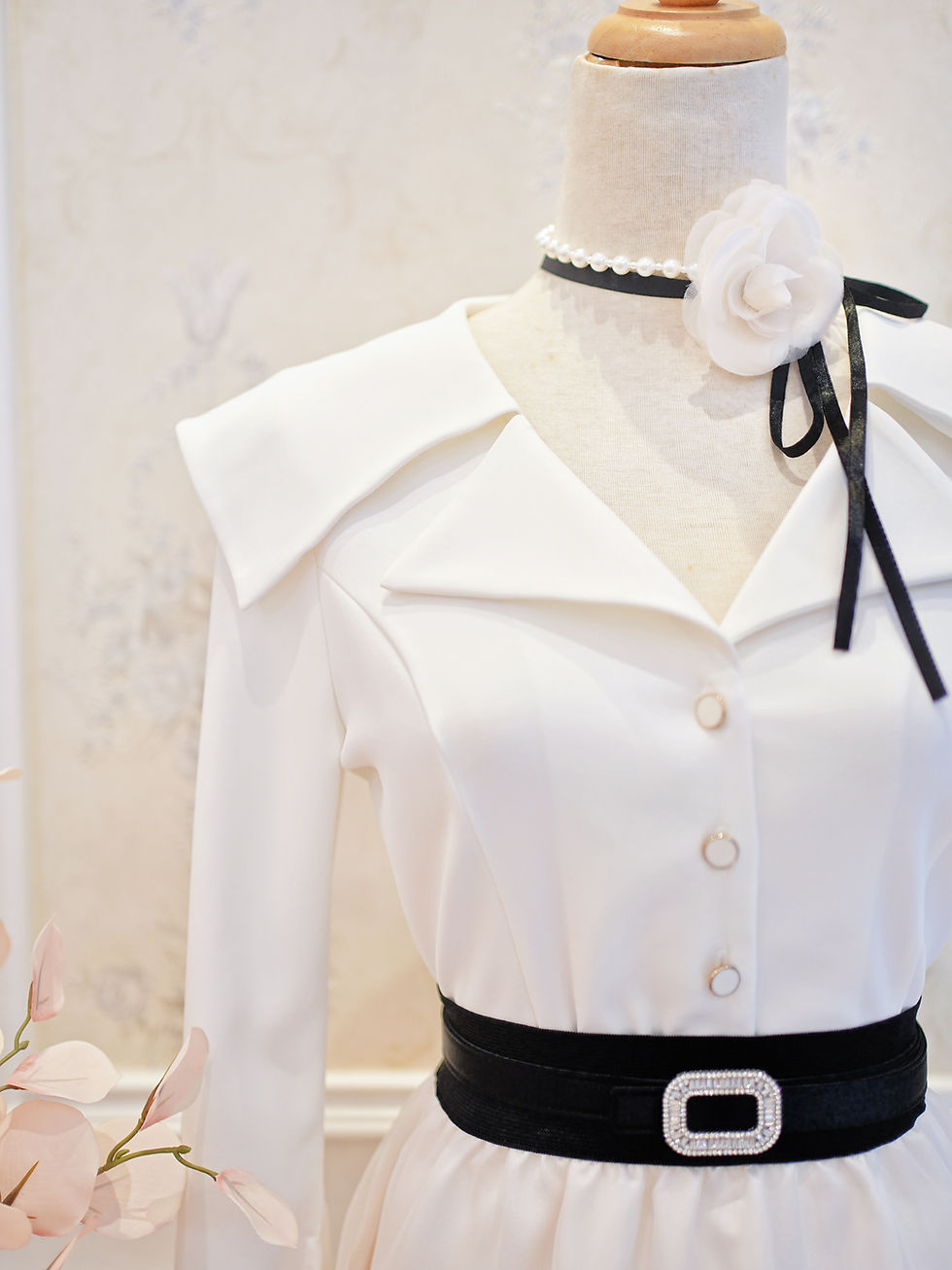 Thumbnail: The Fine Blanc Blouse
