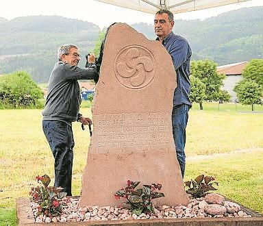 Monolito por la caída del Cinturón de Hierro