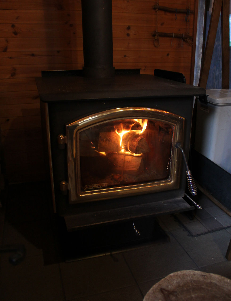 暖炉と向き合うひとときは、まさに非日常の癒しの時間。そのひとときが素敵な想い出になるためにも、あえて“見守る”のがウィンケルのおもてなし。